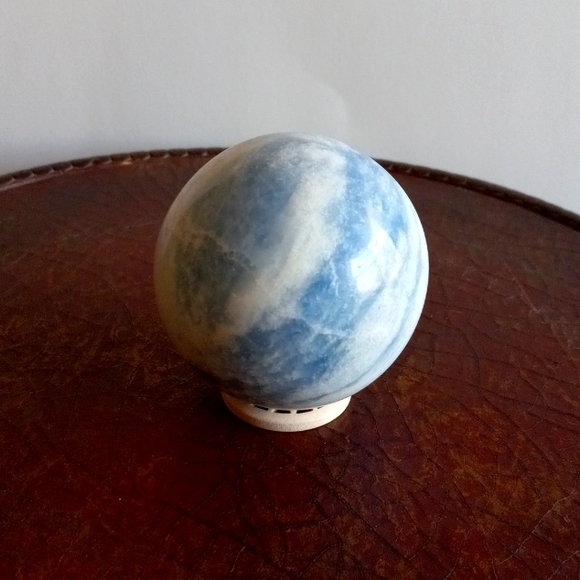 Blue calcite crystal sphere. 422g. Approx 2.6" width. 8.5" circumference. New. - Picture 4 of 7